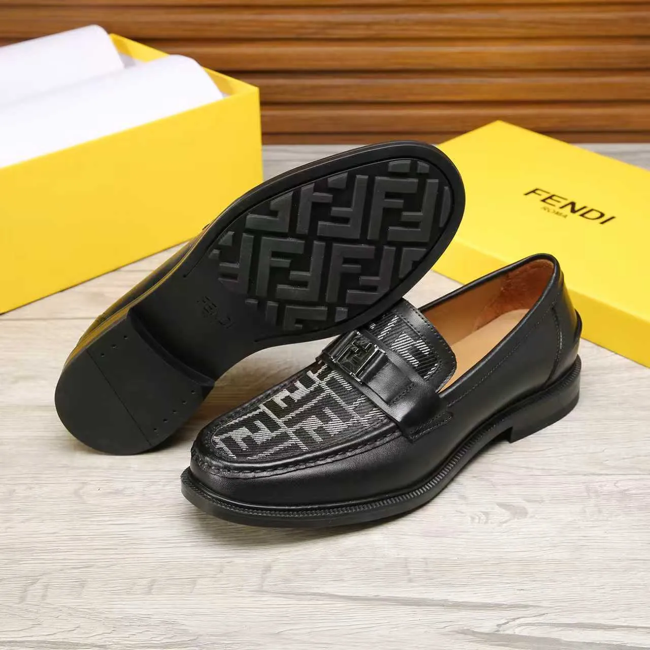 ​Men's shoes 💰 500 💰 Water dyed cowhide 🆘 The latest FENDI ( Fendi ) new casual leather shoes 🕶️🕶️ Simple routing effect, showing an elegant and cool driving shoe 🎬Made of Italian 🇮🇹 imported calfskin + first-layer water-dyed cowhide lining🐂Excellent material🎬Detailed workmanship 🤗Comfortable foot feel➰➰. ​Pair it with any outfit to show your taste and temperament, low-key luxury ♻️Design ​simple and elegant ​noble and fashionable 🍃​Very loved and favored by trendy men 💓❤️Size: 38-44 2⃣️colors available
